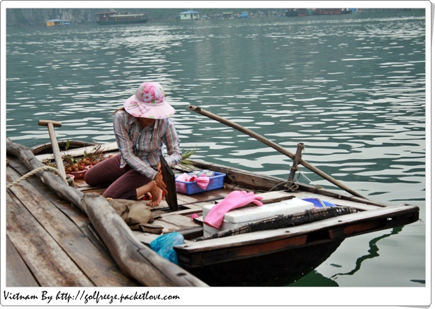 people in halong bay